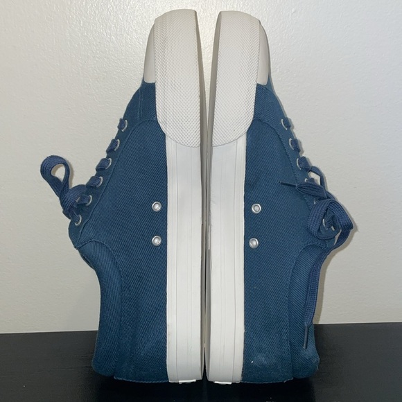 L.L. Bean Men’s Canvas Sneakers.  Top Siders.  Size 10.  Non marking soles. - Picture 7 of 14